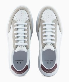 Sneakers con inserti in suede