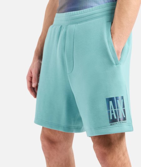 Shorts con patch logata laterale