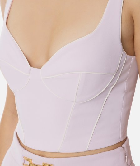 Top in crêpe con piping a contrasto