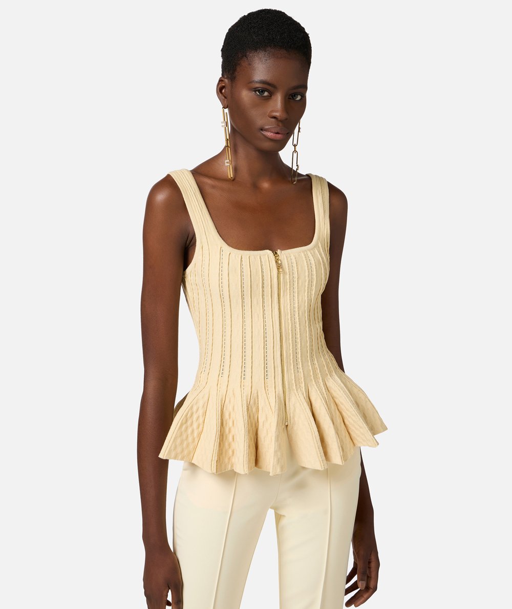 Top in maglia a pieghe con baschina