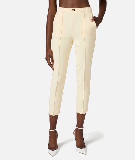 Pantaloni in crêpe con tasche e placca logo