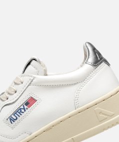 Sneakers medalist low in pelle
