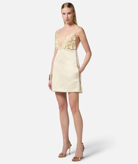 Abito in duchesse con fiori 3D