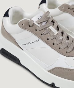Sneakers con dettagli a contrasto e logo
