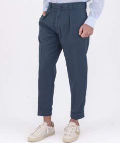 Pantalone chino in misto lino e cotone con pence