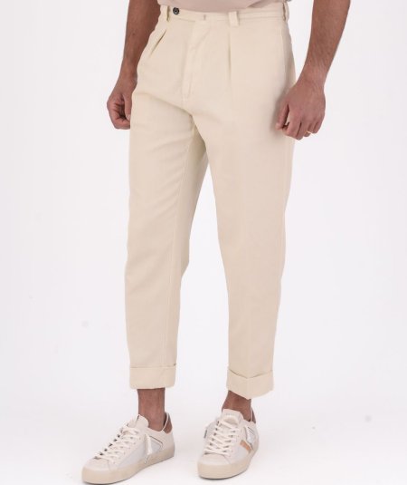 Pantalone chino in misto lino e cotone con pence