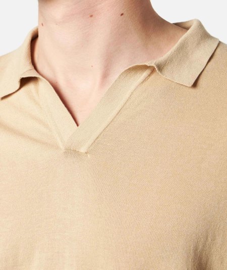 Polo Sloan in maglia beige senza bottoni