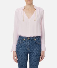 Camicia in georgette con charms e logo