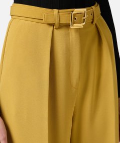 Pantaloni in crêpe leggero con cintura