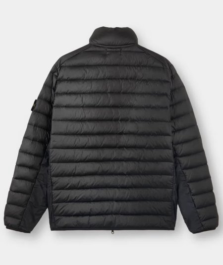 Hooded jacket with anti-drop treatment